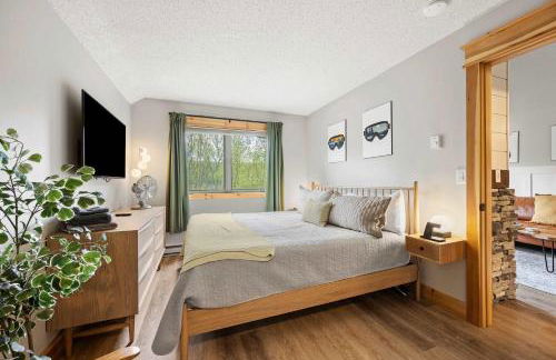 Renovated Ski In Out Condo King Bed Patio Grill - Foto 3