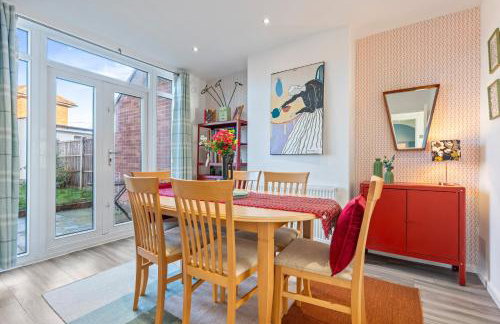 #82 Stylish Shirley Home - Sleeps 8 - NEC Solihull BHX - " Perfect for Contractors and Families - Free Parking" - Foto 15