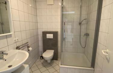 Wohnung mit 2 Einzelzimmer gemeinsamer Küchen/Bad/Balkon-Nutzung - Foto 4