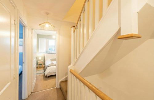 Family-Friendly 4-Bedroom House in Moston with Parking and Garden - Foto 25