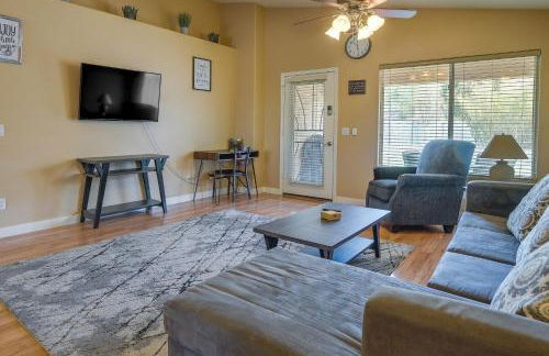 Fenced Backyard and Fire Pit Bright Peoria Home! - Foto 6