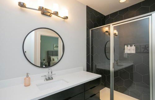 Luxury Townhome Skyline Views Mins To DT - Foto 56