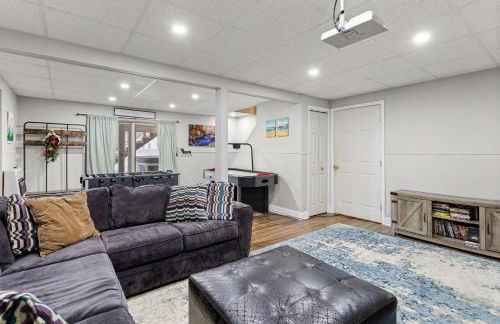 Vaulted Pines Lodge Hot Tub Game Room - Foto 18