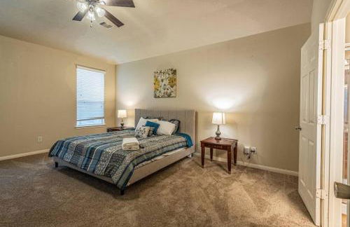 New Beautiful 4/BR Vacation Home - Photo 24