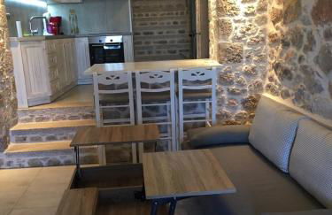 Elata Stone House - Photo 7