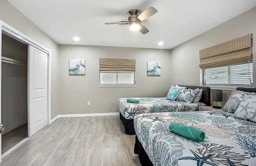 Venice Pool BBQ Mini Golf 3BR 2BA Sleep 12 - Photo 10