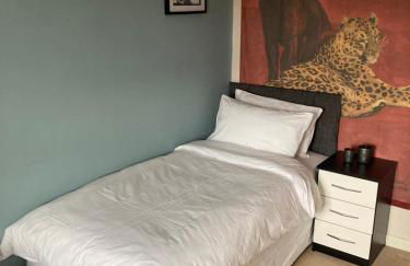 Cheerful Home FOR FOOTBALL, DOCKS AND CITY CENTRE - Foto 11