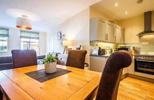 Buxton centre cosy cottage with free secure parking - Foto 16