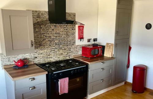 Pirnmill Home with a view - Photo 16