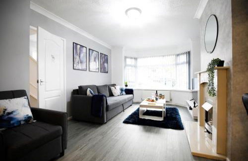 Spacious 3BR by Avalora Shortlets & Serviced Accommodations Queensway with big garden, Near train station - Foto 12