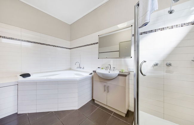 Moonlight Bay Apartments - Photo 24