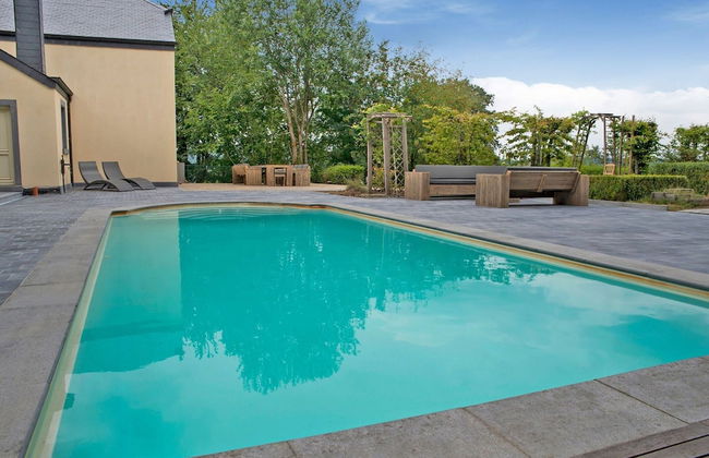 Majestic Villa With Pool and Sauna - Photo 25