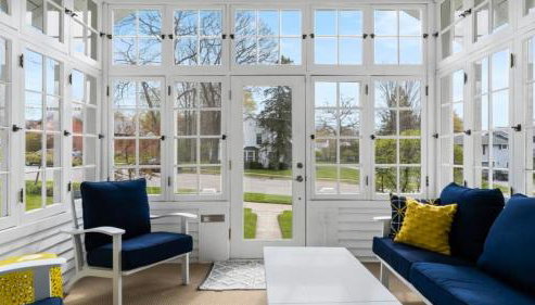 Experience comfort at Andrea Bluff Cottage, a 3-bedroom home in Harbor Springs. - Foto 2