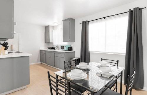 Charming Two Bedroom Sleeps 6! Close To Strip! - Foto 4