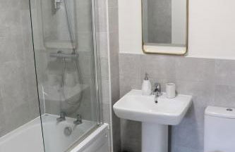 Large 3-Bed House VAT Invoices & Parking - Ideal for Contractors - Foto 4