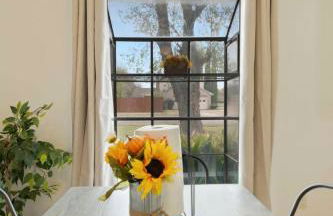 Large Fenced Yard near Midtown- Shamrock Stay - Foto 24