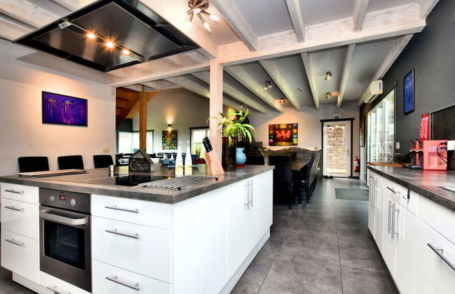 Villa With Heated Outdoor Pool and Sauna - Photo 12