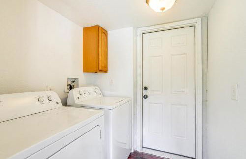 Tranquil Suite with Porch Less Than 2 Mi to Cedar Lakes! - Foto 21