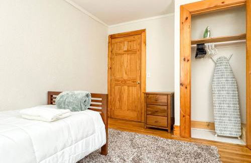 Manchester -Queen beds - Mins to MHT - W/D in Unit - Foto 23