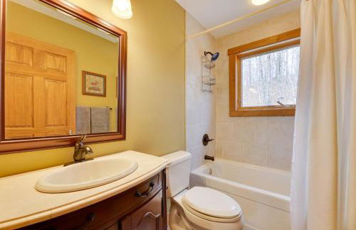 Game Room, Deck and Views Idyllic Slaty Fork Cabin - Foto 23