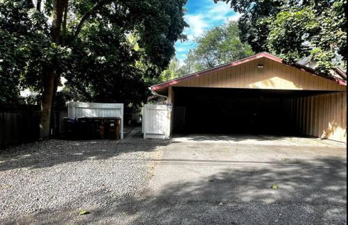 2 King beds Queen Sleeper Sacred Hear Downtown - Photo 9