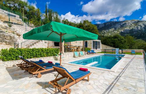 Villa Falcon Rook - Four-Bedroom Villa with Terrace and Swimming Pool - Photo 95