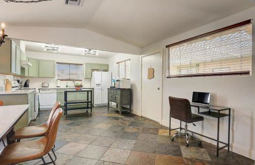Pool & Hot Tub! Centrally Located, Less Than 3 Miles to The Strip! - Foto 16