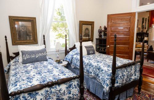 The Dollhouse - 3 Bed, 2 Bath, Walk to Downtown - Foto 11