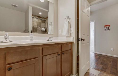 Cresthaven Hall 2 Mins to UCCS Family Fun & BBQ - Foto 32