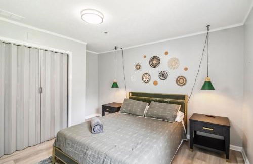 5BR with Game Room & Huge Backyard - Foto 40