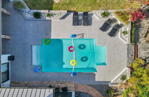 8BR Gem With Pool, Lake View & Tons of Amenities! - Foto 3