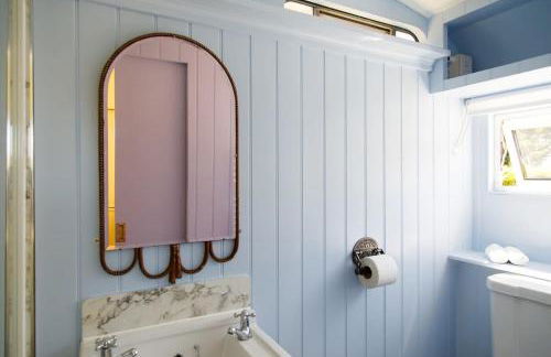 The Showman's Carriage w King Bed close to beach - Foto 8