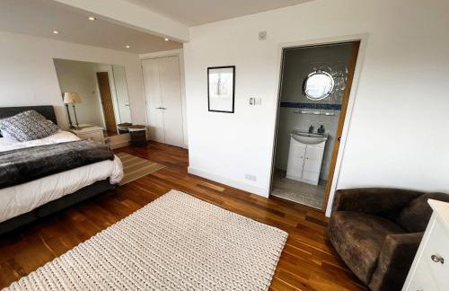 North Quay - Pet friendly Luxury Townhouse overlooking Bembridge Harbour - Photo 35
