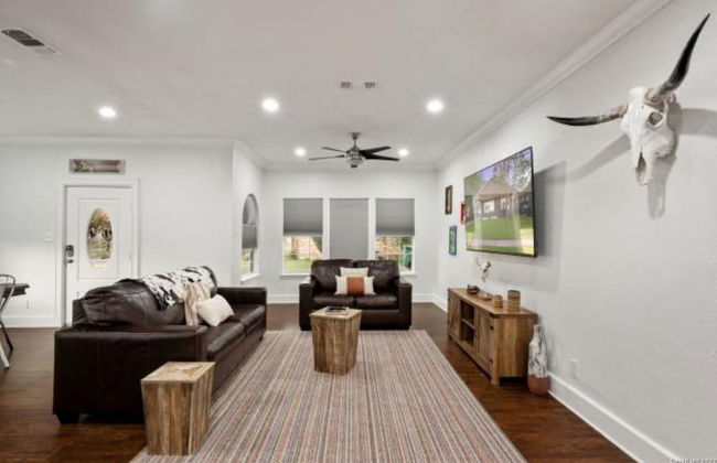 Experience Serenity in a 4br/3ba Downtown Home - Foto 11