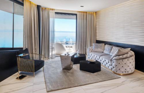 Posh Residence Luxury Suites - Photo 43