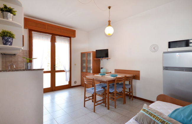 2 bedroom Apartment in Lignano Sabbiadoro with swimming pool and garden - Photo 6