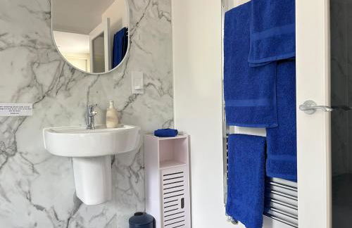 Private Garden Retreat 2BR Modern Comfort - Foto 14