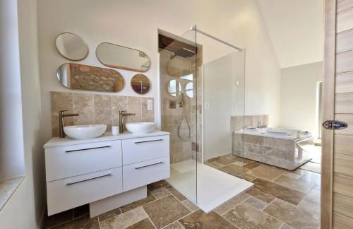 L'audacieuse-Jacuzzi et sauna , miroir suspendu - Foto 4