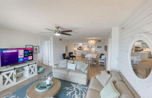Luxury, Direct Oceanfront Unit and Balcony, Northeast Corner, Heated Pool, Garage Parking - Photo 24