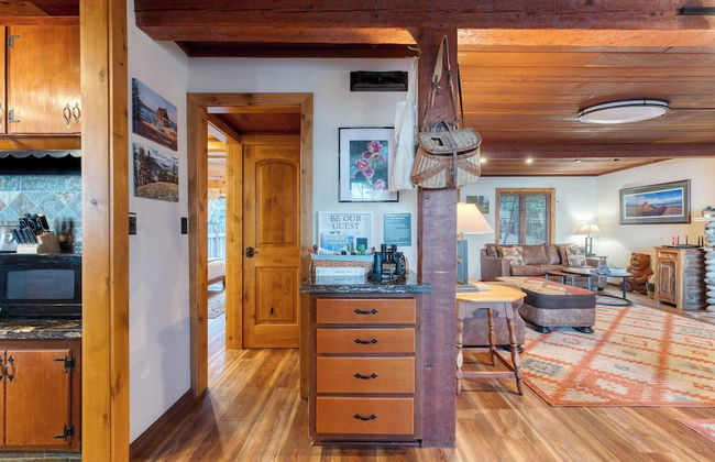 Lakefront Haven by Avantstay Minutes to Ski Resorts Private Dock - Photo 19