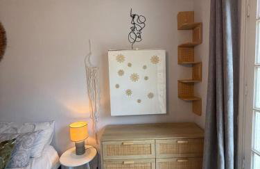 Small Provencal Castle with Swimming Pool, Tennis, Gym & Calm - Foto 23