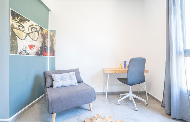 Vibrant Seaside Stay with Balcony by Sea N' Rent - Foto 11