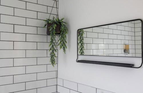 Bright & beautiful 4 bedroom house with sea views - Photo 26