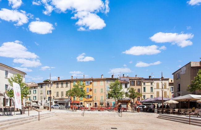 Beautiful Holiday Home With Swimming Pool - Photo 38