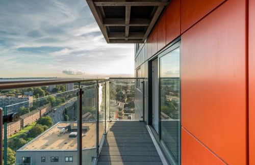 Skyvillion - London River Thames Top Floor Apartments by Woolwich Ferry, Mins to London ExCel, O2 Arena , London City Airport with Parking - Foto 11