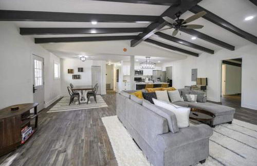Gorgeous Renovated Home With Large & Private Lot - Foto 7
