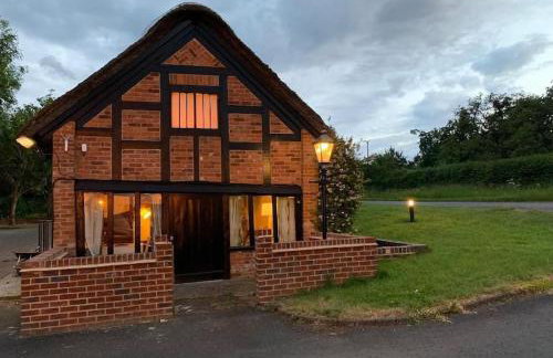 Cosy Cottage next to Farmers Arms Country pub. - Photo 1