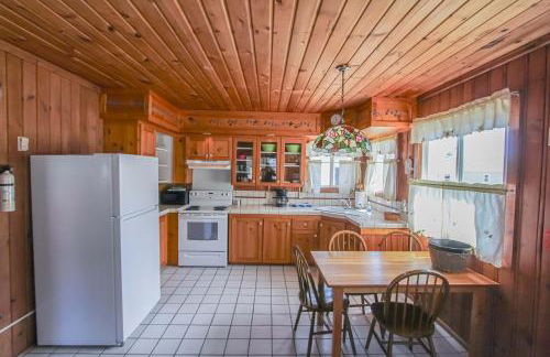 Lakefront Cottages 4 & 5 - 6BR Retreat for 12 - Foto 8