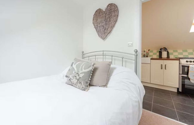 Cosy Village Apartment in Nottingham With Parking - Foto 1