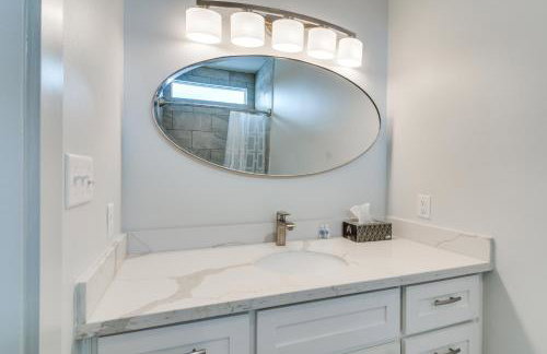 Modern Waveland Home with Deck - Walk to the Beach! - Foto 13